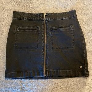 Roxy zipper-up Black Jean skirt size 4 NWOT